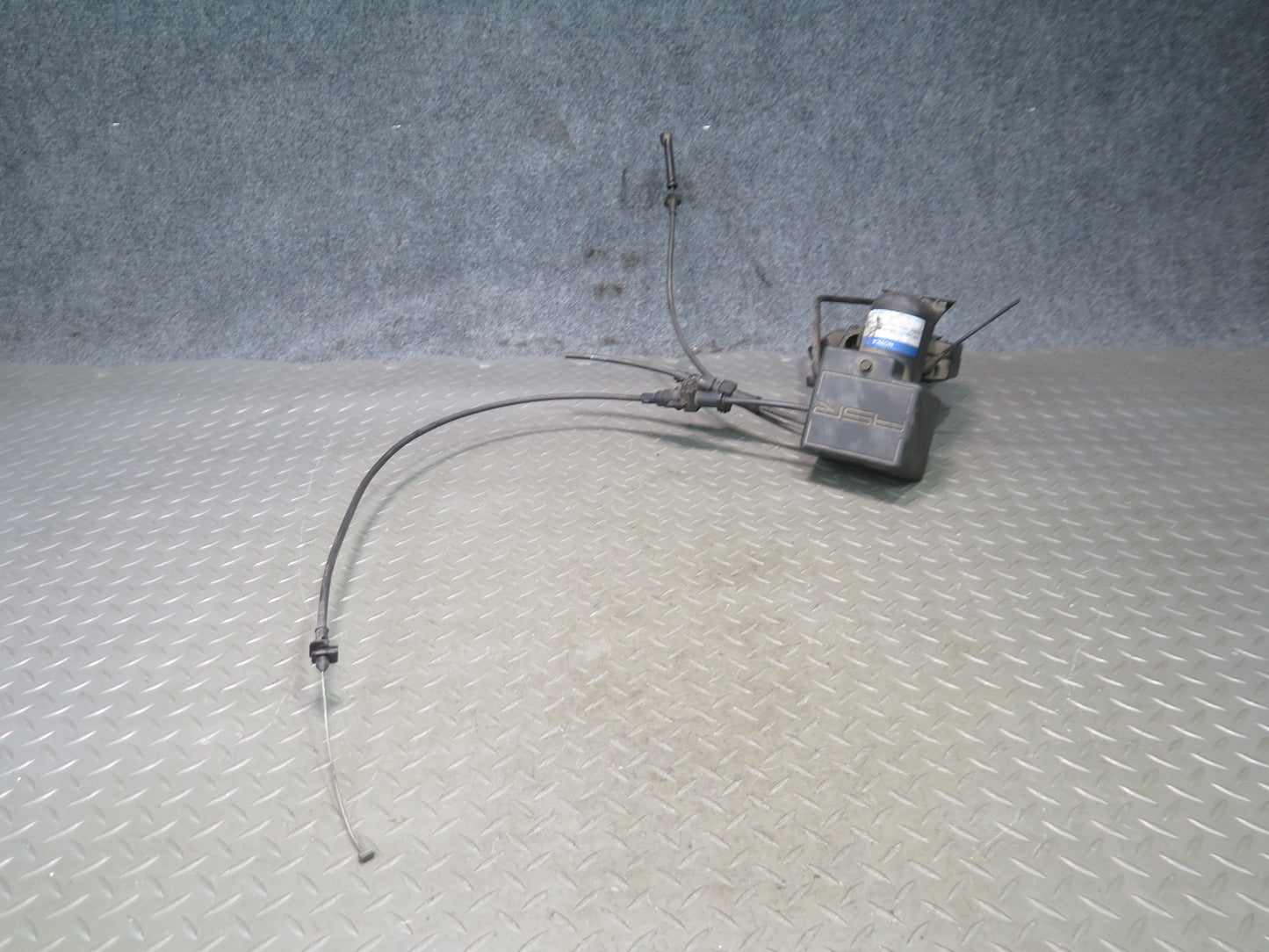 92-93 Chevrolet Corvette C4 Cruise Control Servo Actuator w Motor & Cable OEM