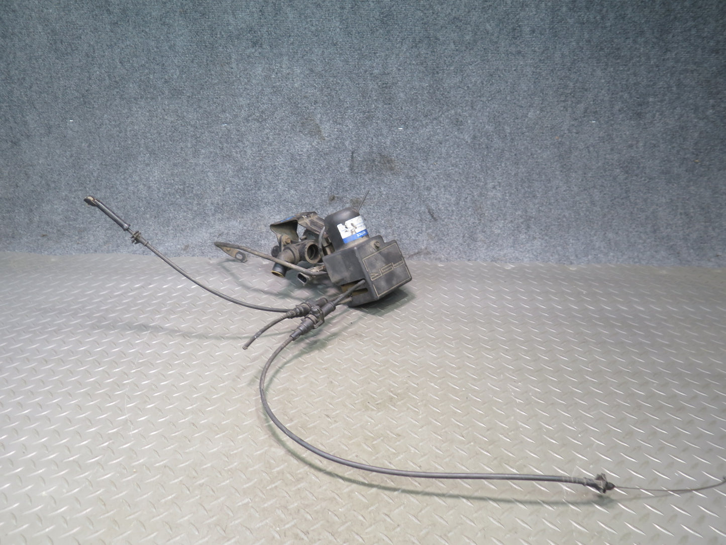 92-93 Chevrolet Corvette C4 Cruise Control Servo Actuator w Motor & Cable OEM
