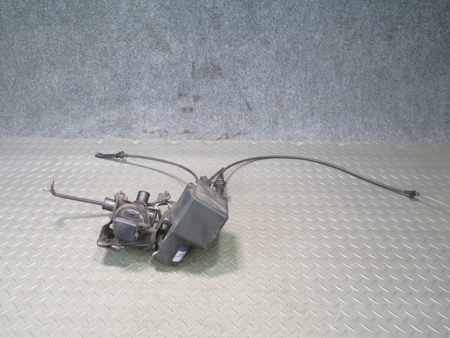 92-93 Chevrolet Corvette C4 Cruise Control Servo Actuator w Motor & Cable OEM