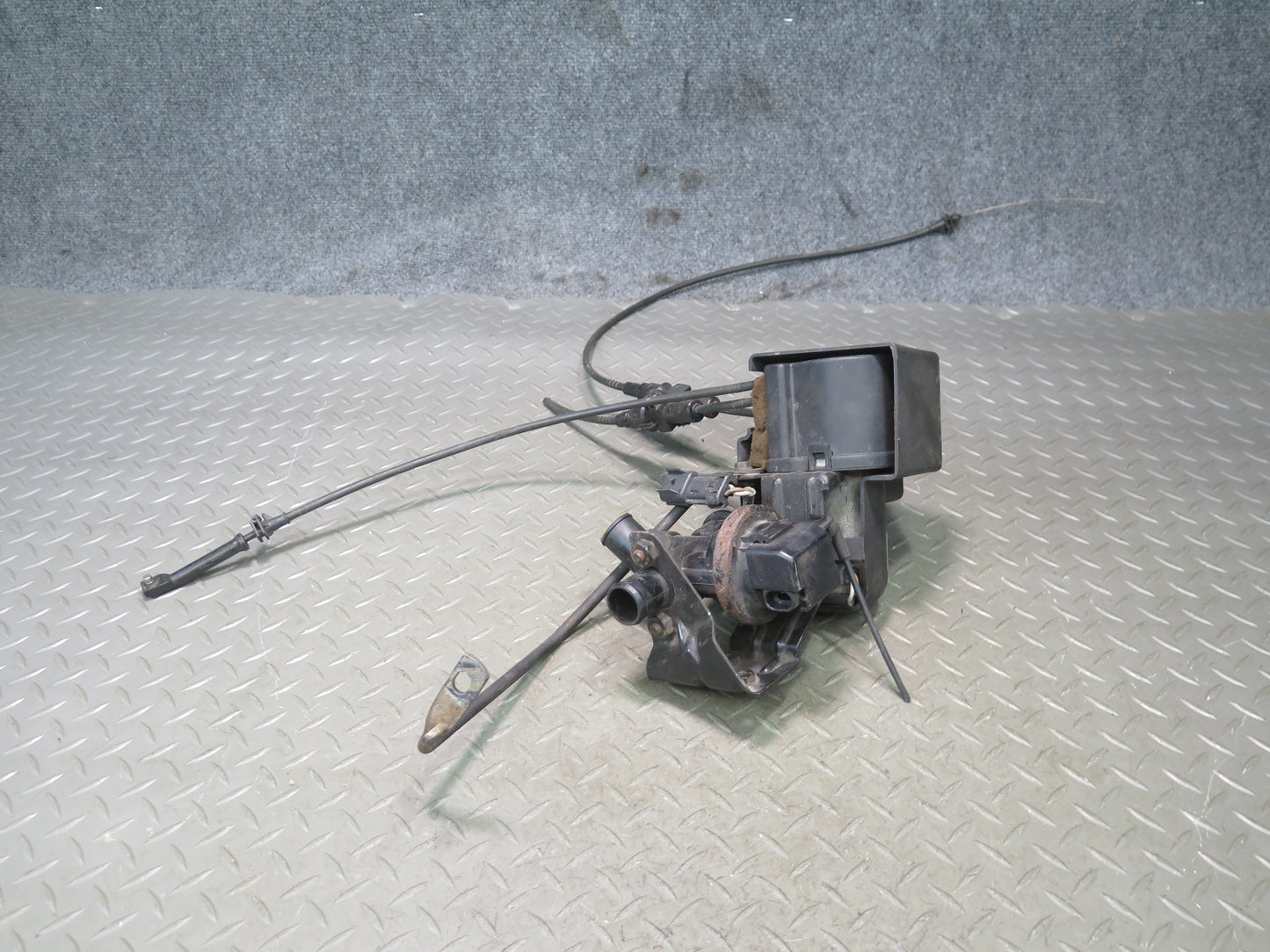 92-93 Chevrolet Corvette C4 Cruise Control Servo Actuator w Motor & Cable OEM