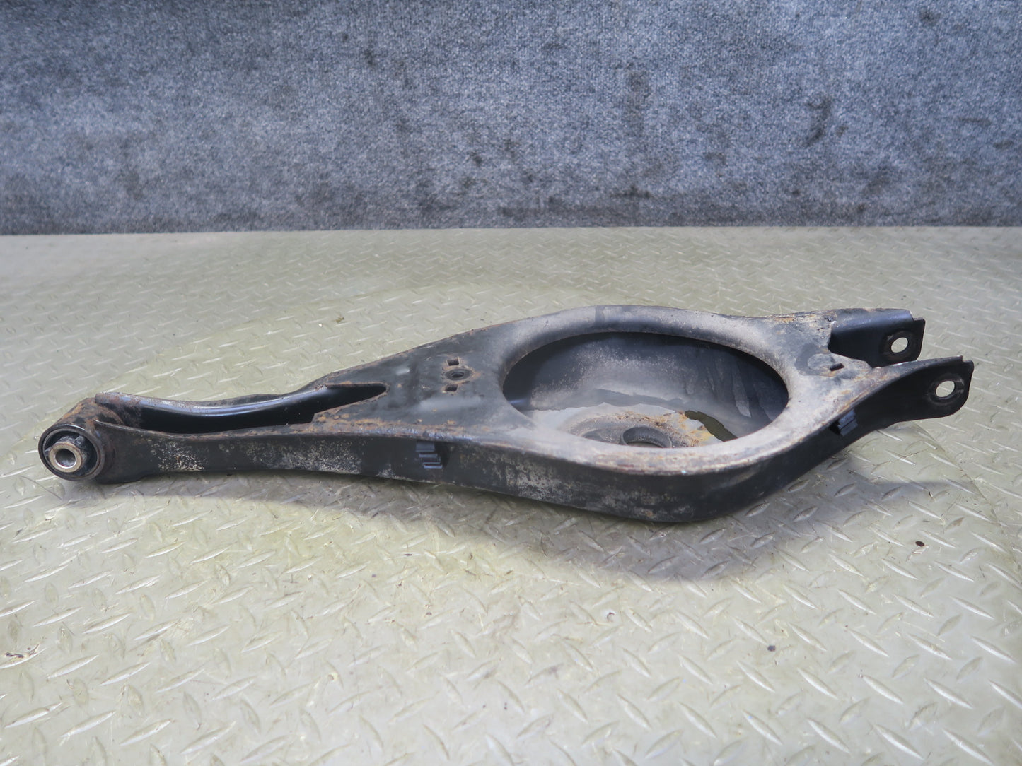 94-99 BMW E36 318iC Set of 2 Rear Left Upper & Lower Control Arm OEM