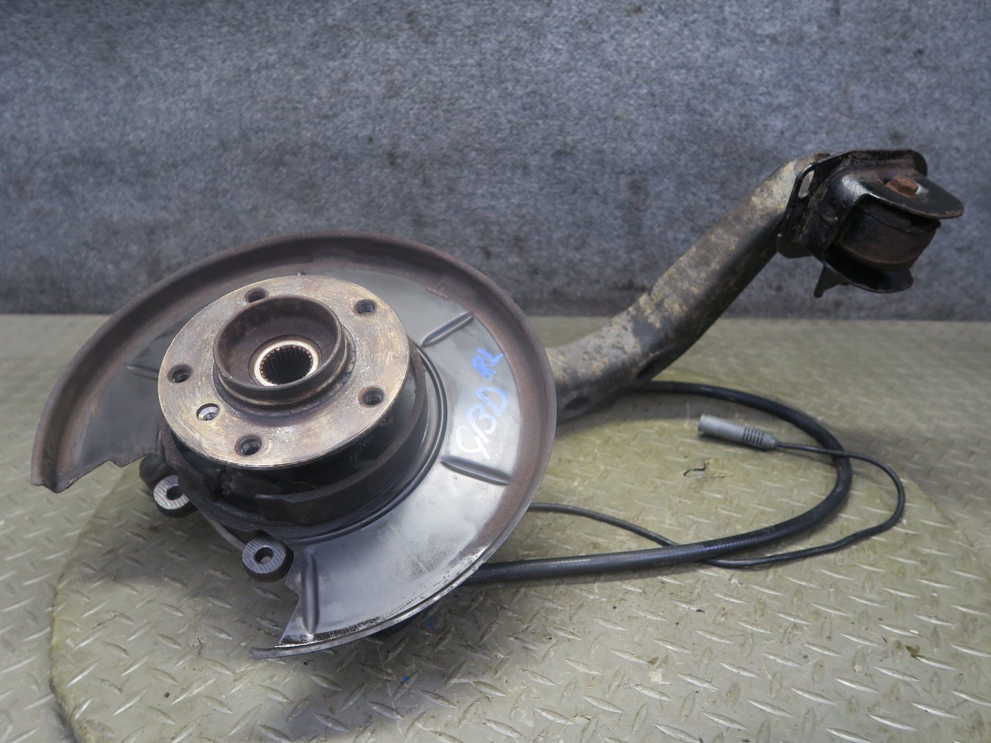 94-99 BMW E36 318i 318ti Rear Left Knuckle Wheel Hub Bearing Trailing Arm OEM