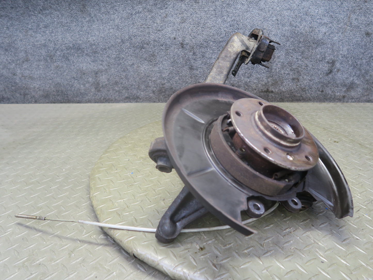 94-99 BMW E36 318i 318ti Rear Left Knuckle Wheel Hub Bearing Trailing Arm OEM