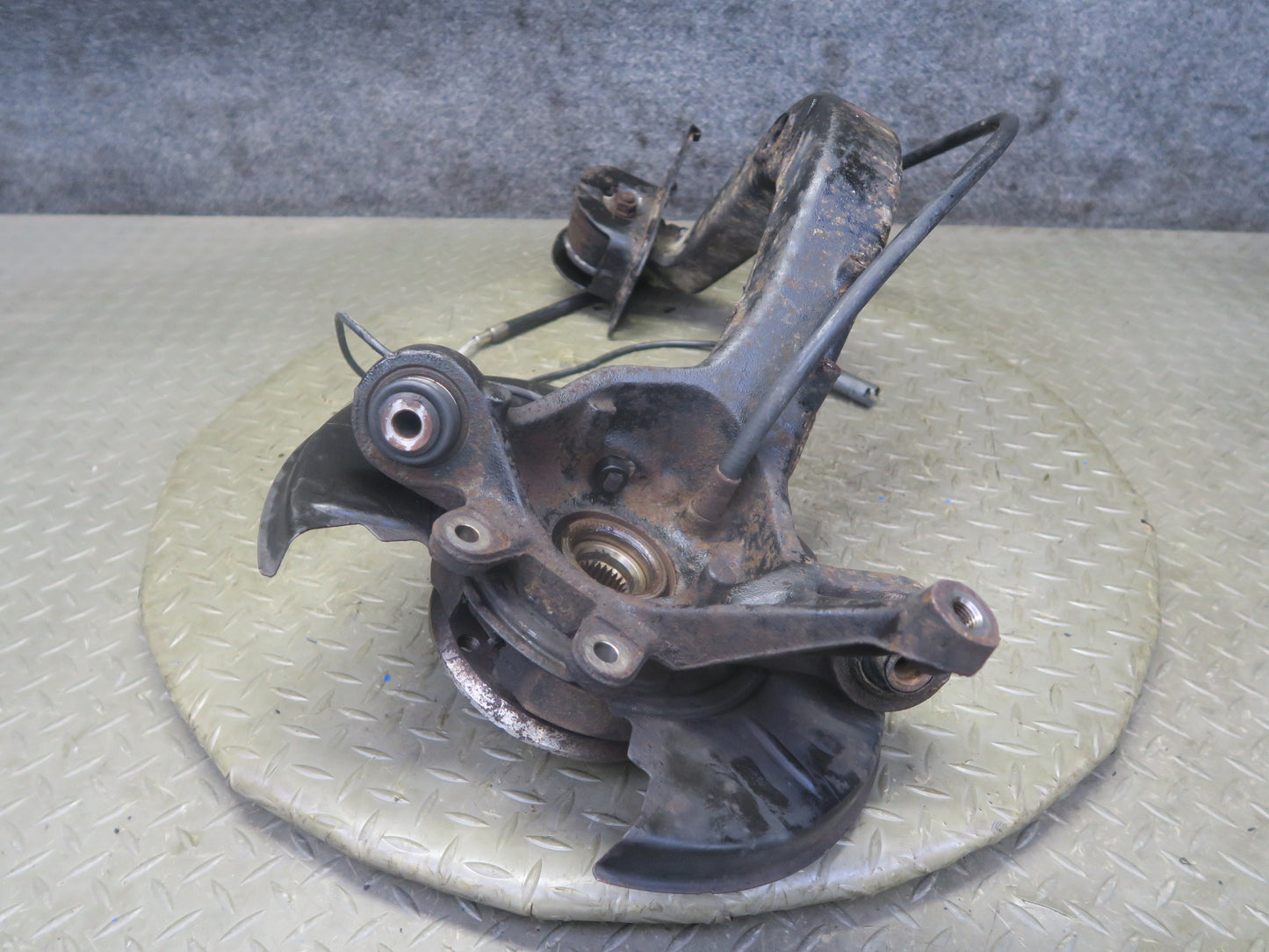 94-99 BMW E36 318i 318ti Rear Left Knuckle Wheel Hub Bearing Trailing Arm OEM