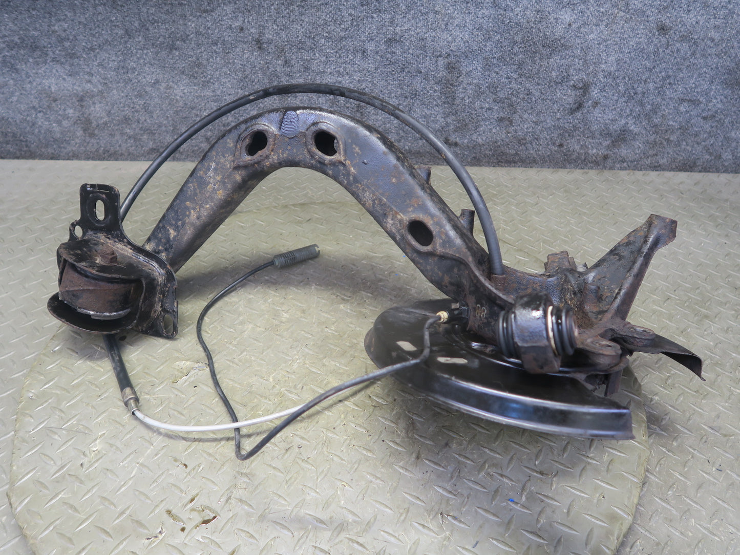 94-99 BMW E36 318i 318ti Rear Left Knuckle Wheel Hub Bearing Trailing Arm OEM