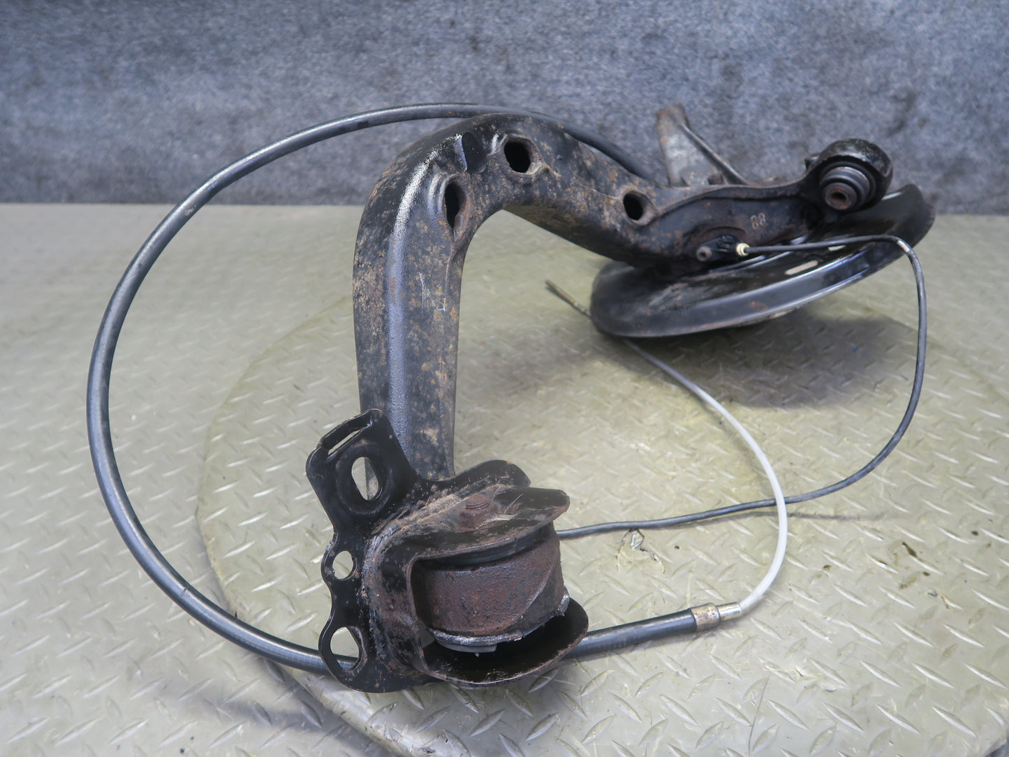 94-99 BMW E36 318i 318ti Rear Left Knuckle Wheel Hub Bearing Trailing Arm OEM