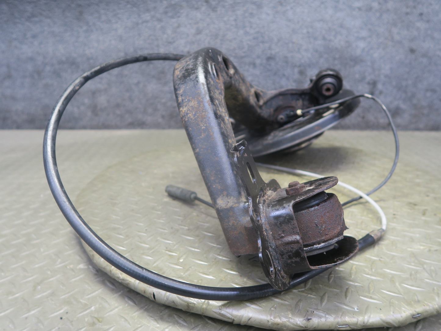 94-99 BMW E36 318i 318ti Rear Left Knuckle Wheel Hub Bearing Trailing Arm OEM