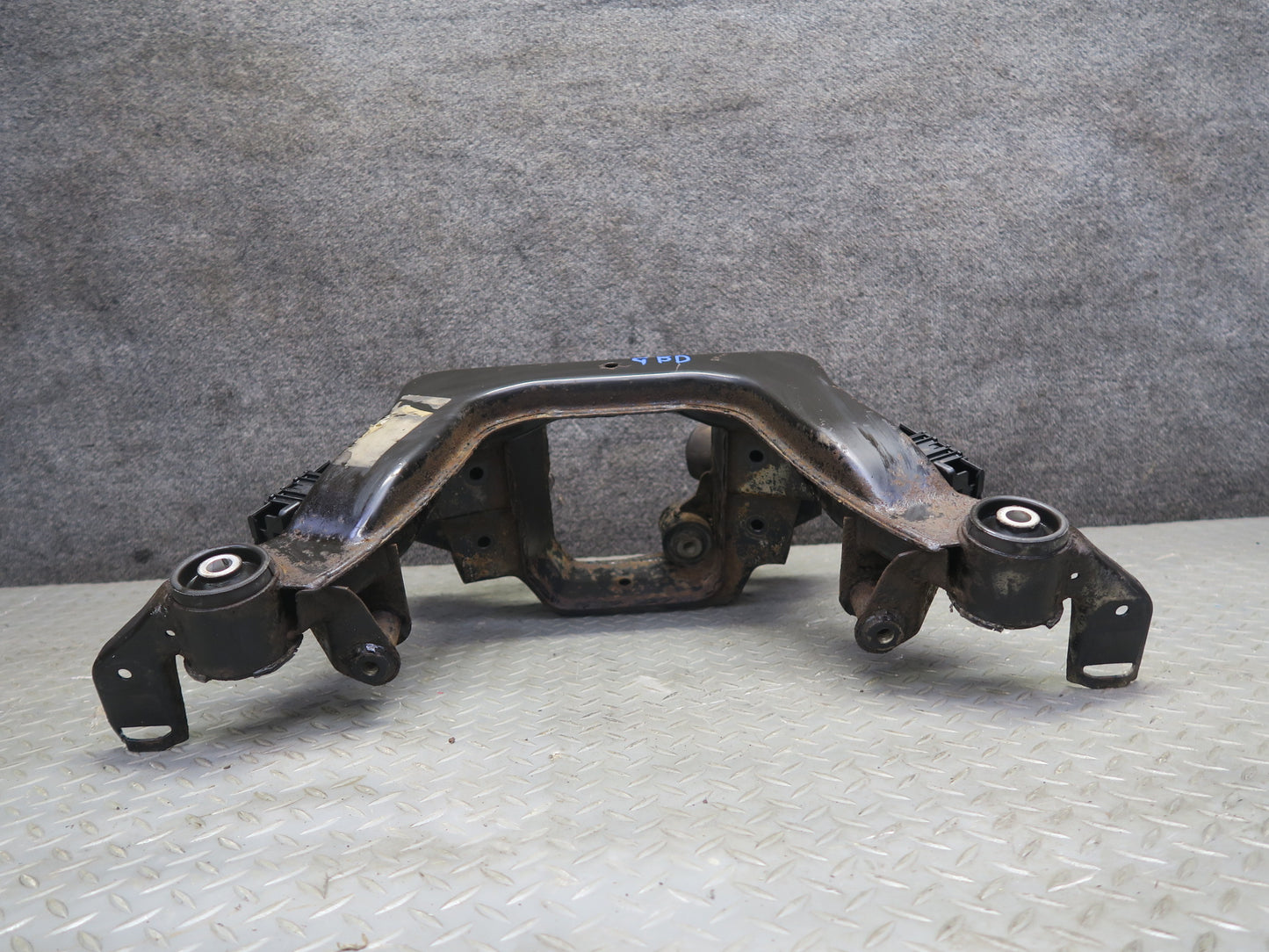 94-99 BMW E36 318iC Rear Suspension Sub Frame Crossmember Carrier OEM