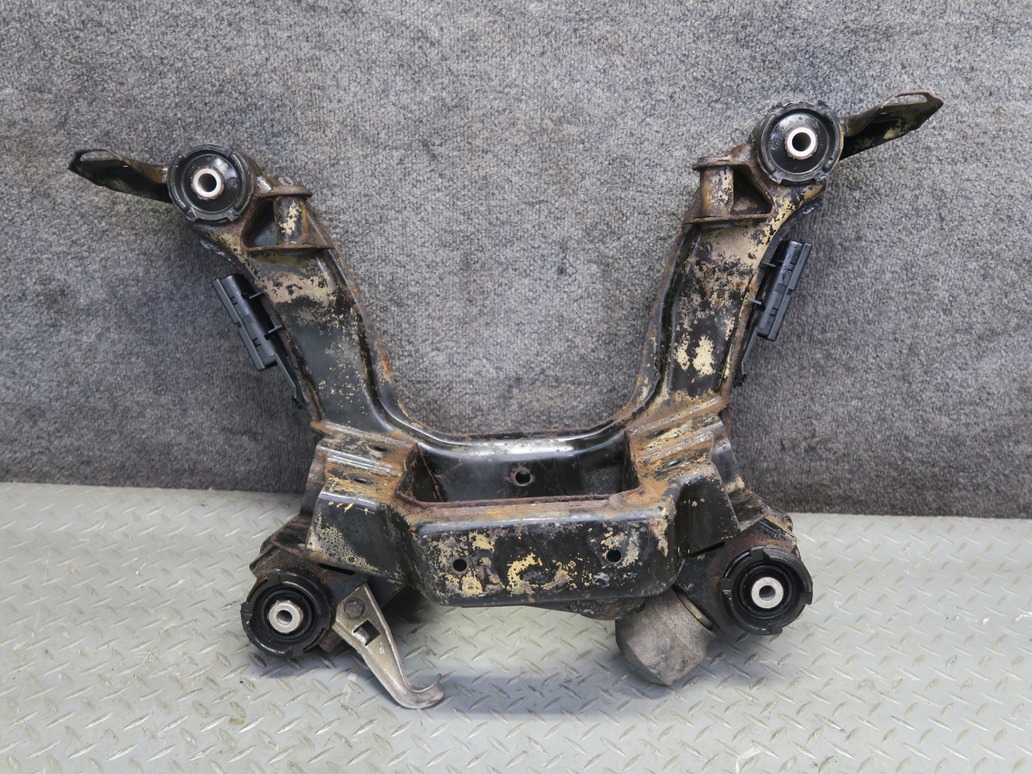 94-99 BMW E36 318iC Rear Suspension Sub Frame Crossmember Carrier OEM