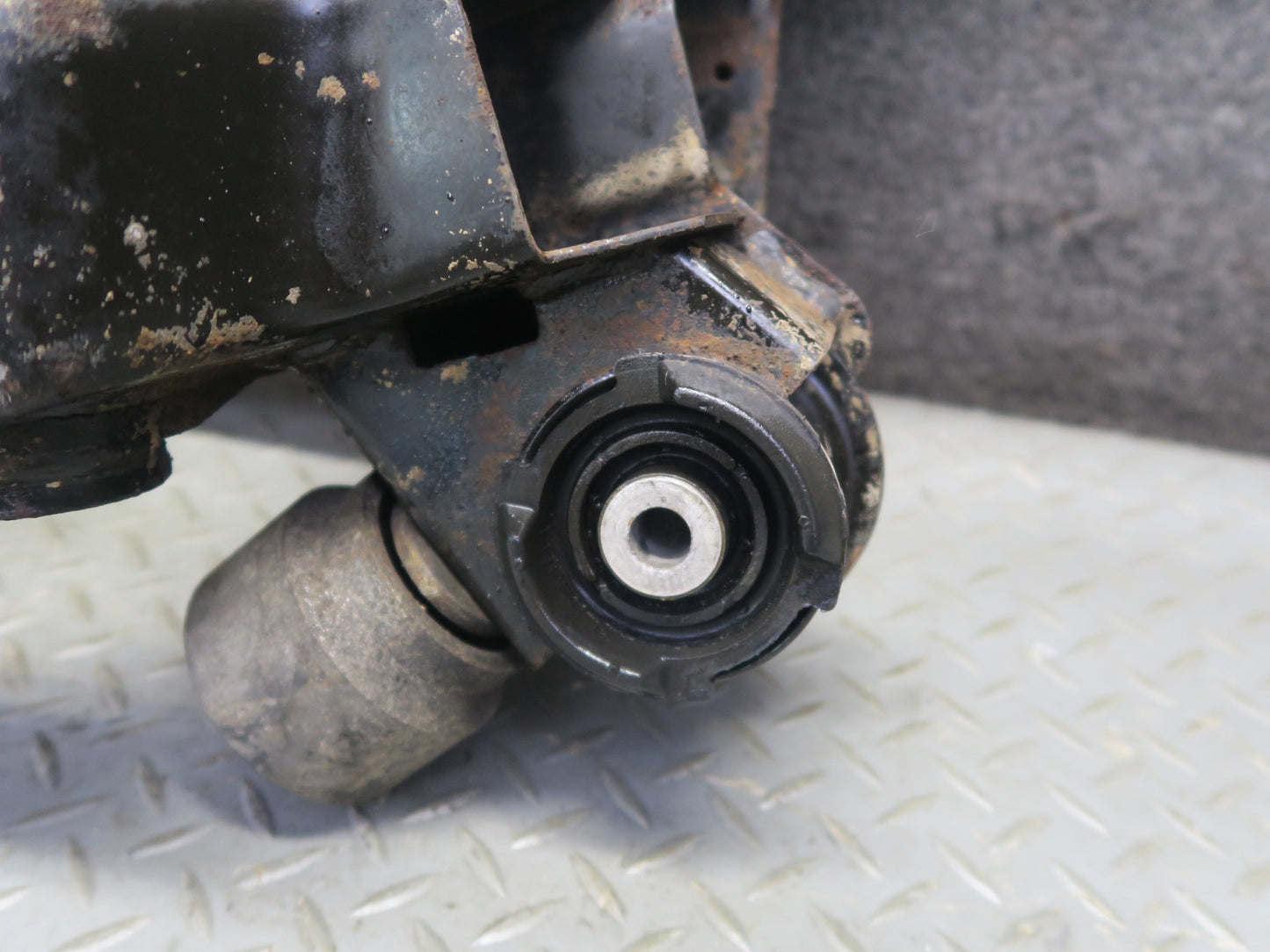 94-99 BMW E36 318iC Rear Suspension Sub Frame Crossmember Carrier OEM