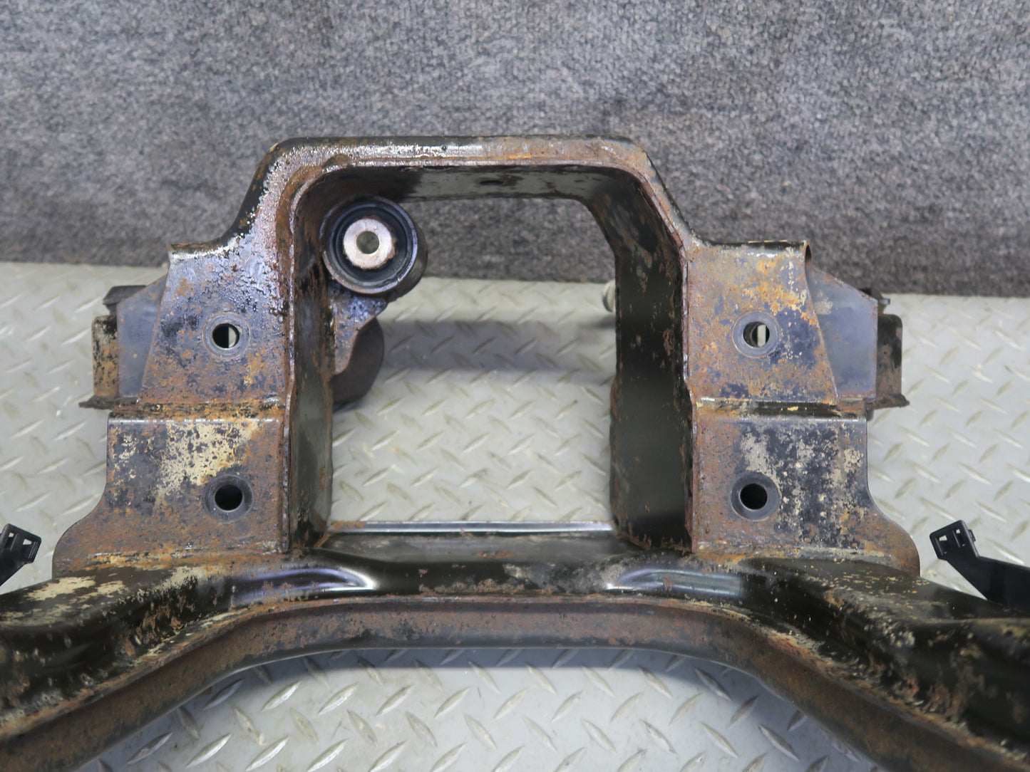 94-99 BMW E36 318iC Rear Suspension Sub Frame Crossmember Carrier OEM