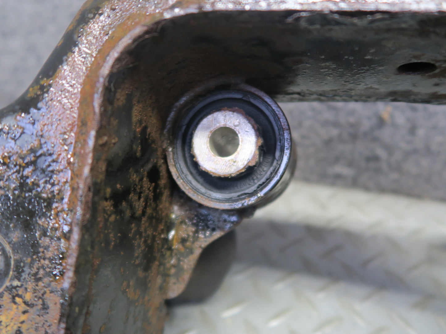 94-99 BMW E36 318iC Rear Suspension Sub Frame Crossmember Carrier OEM