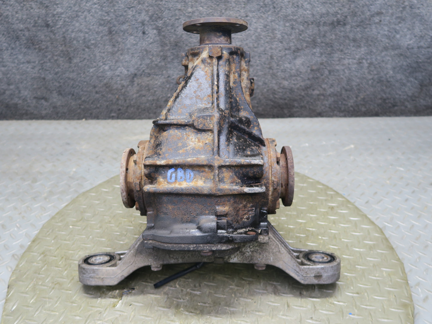 96-99 BMW E36 318i 1.9L M44 A/T Rear Differential Carrier 4.44 Ratio OEM