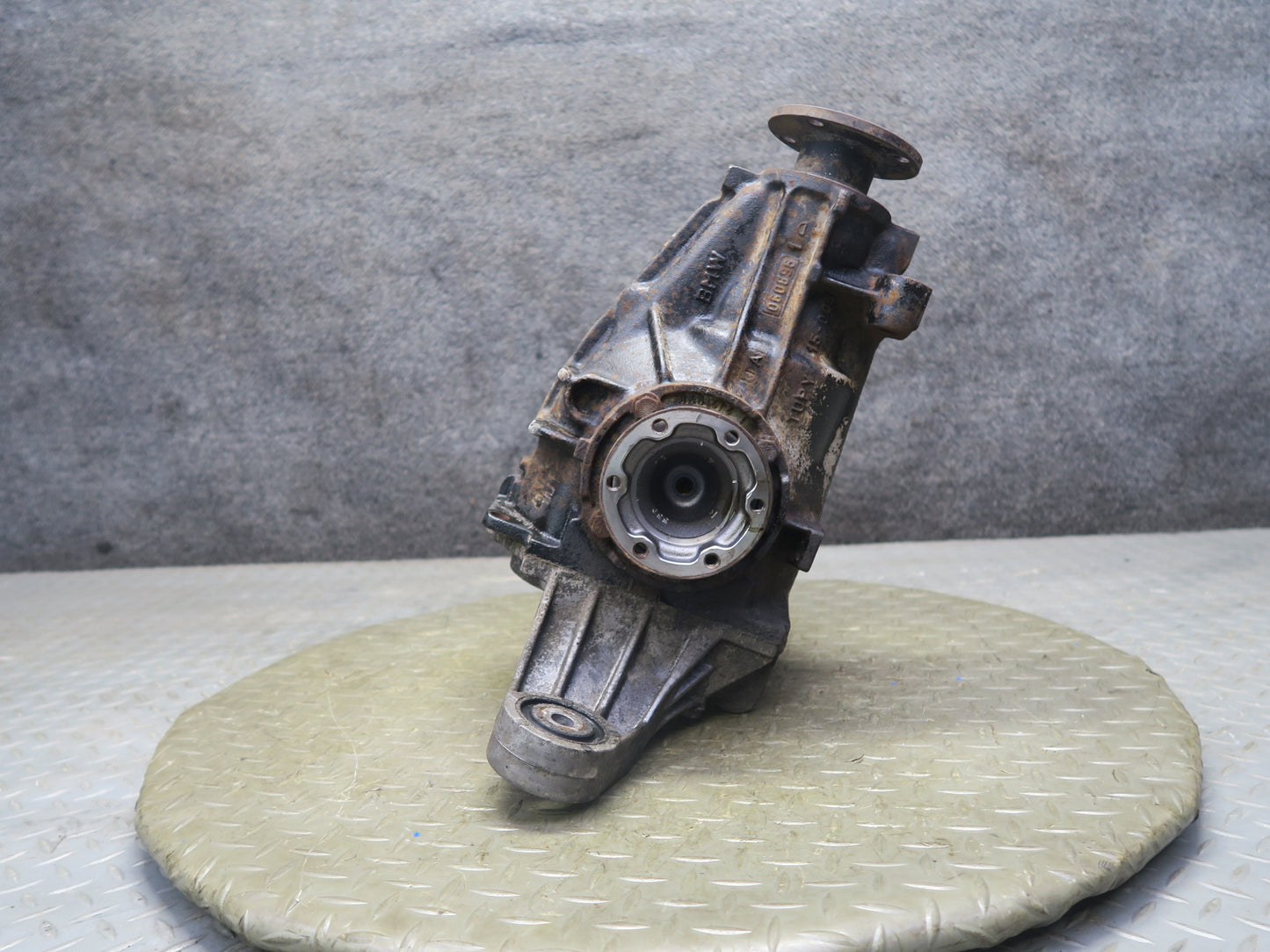 96-99 BMW E36 318i 1.9L M44 A/T Rear Differential Carrier 4.44 Ratio OEM