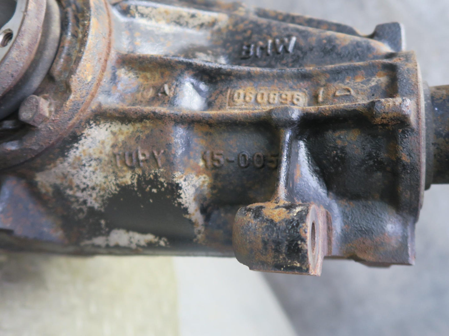 96-99 BMW E36 318i 1.9L M44 A/T Rear Differential Carrier 4.44 Ratio OEM