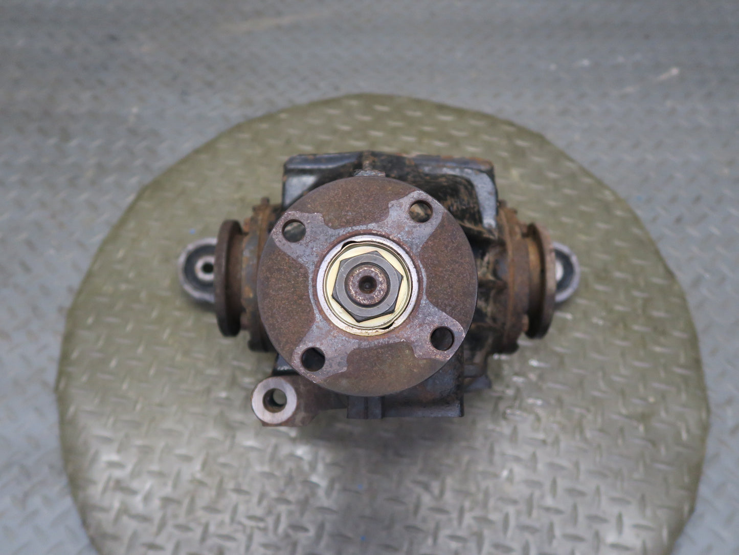 96-99 BMW E36 318i 1.9L M44 A/T Rear Differential Carrier 4.44 Ratio OEM