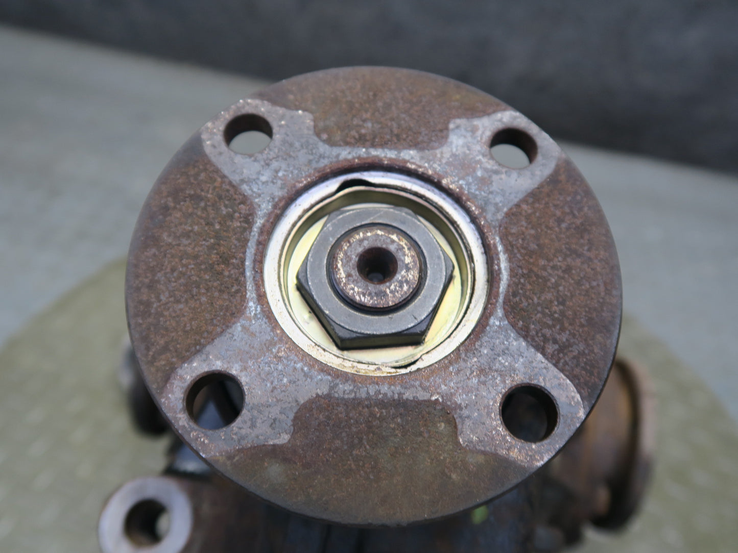 96-99 BMW E36 318i 1.9L M44 A/T Rear Differential Carrier 4.44 Ratio OEM