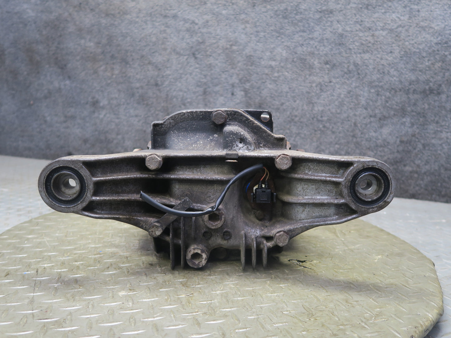 96-99 BMW E36 318i 1.9L M44 A/T Rear Differential Carrier 4.44 Ratio OEM