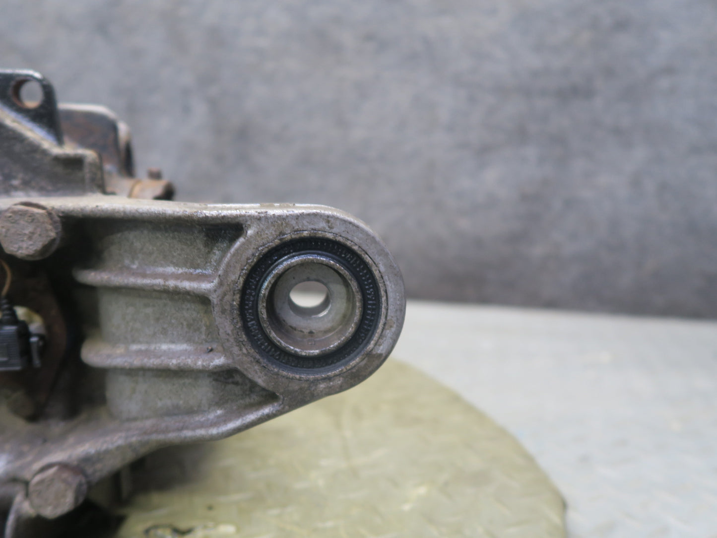 96-99 BMW E36 318i 1.9L M44 A/T Rear Differential Carrier 4.44 Ratio OEM