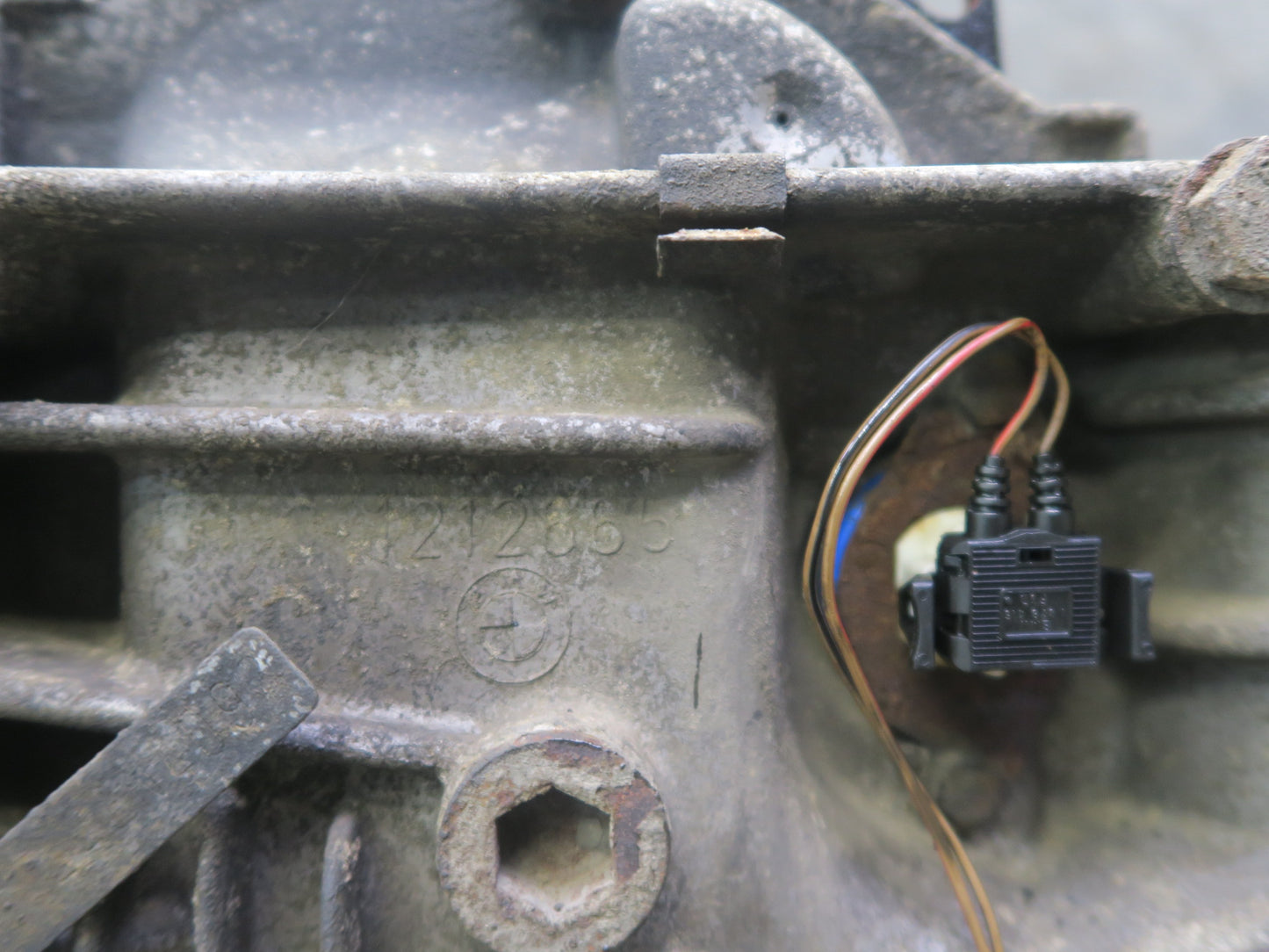 96-99 BMW E36 318i 1.9L M44 A/T Rear Differential Carrier 4.44 Ratio OEM