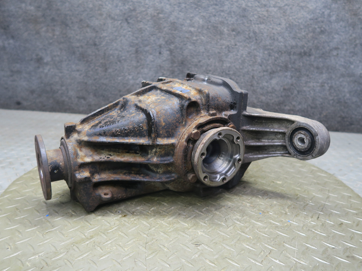 96-99 BMW E36 318i 1.9L M44 A/T Rear Differential Carrier 4.44 Ratio OEM