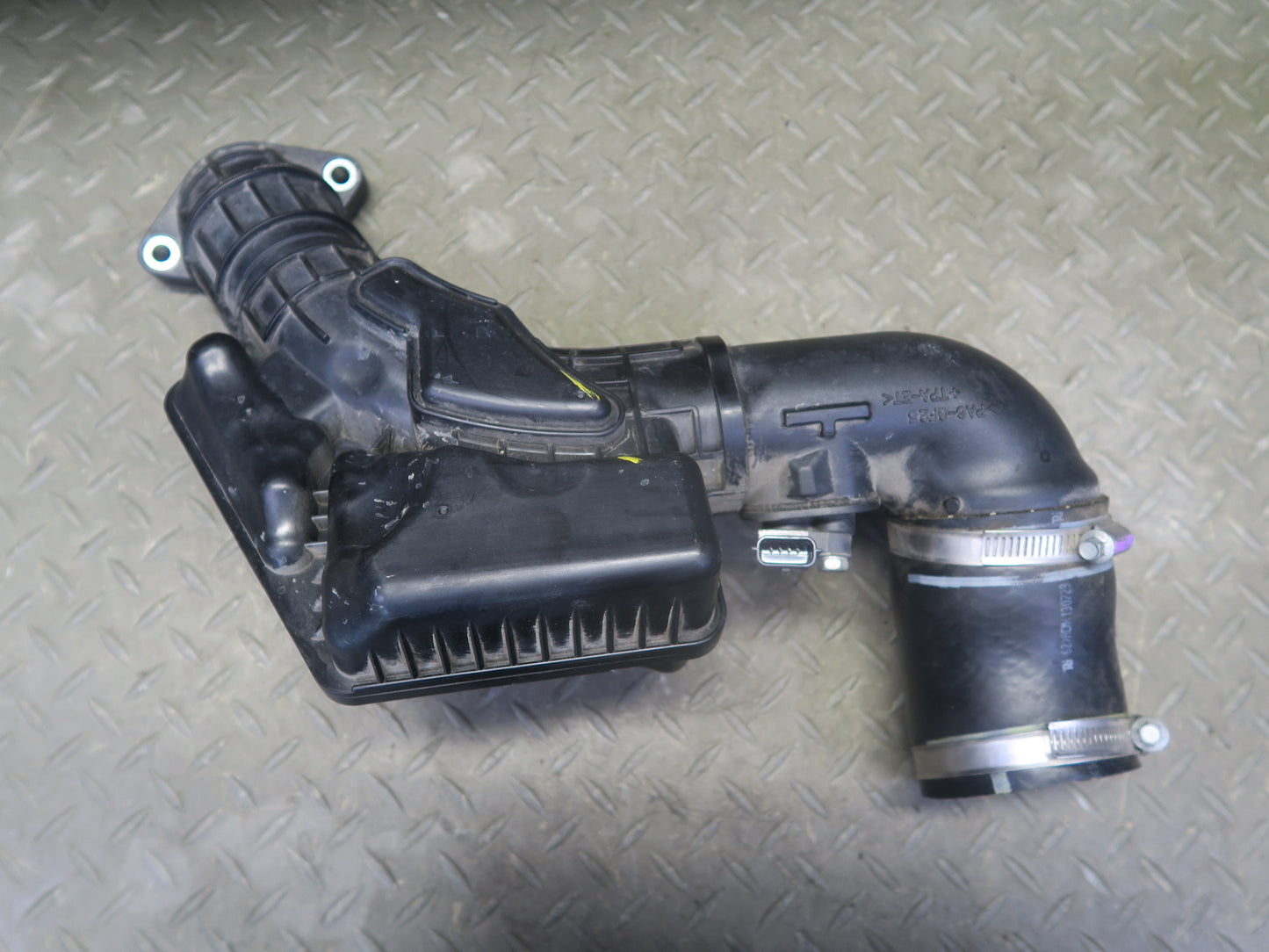 2014-2017 Infiniti QX60 2.5L Hybrid Air Intake Cleaner Duct Hose Resonator Set