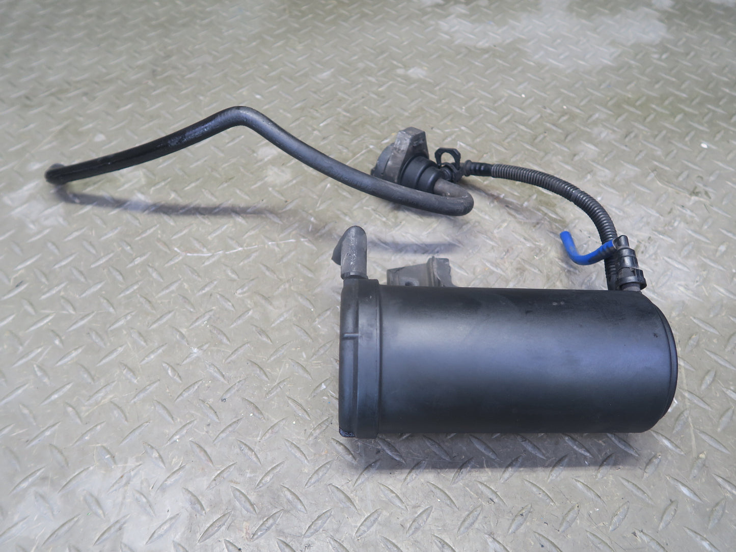 94-99 BMW E36 318iC Fuel Evap Vapor Charcoal Canister OEM