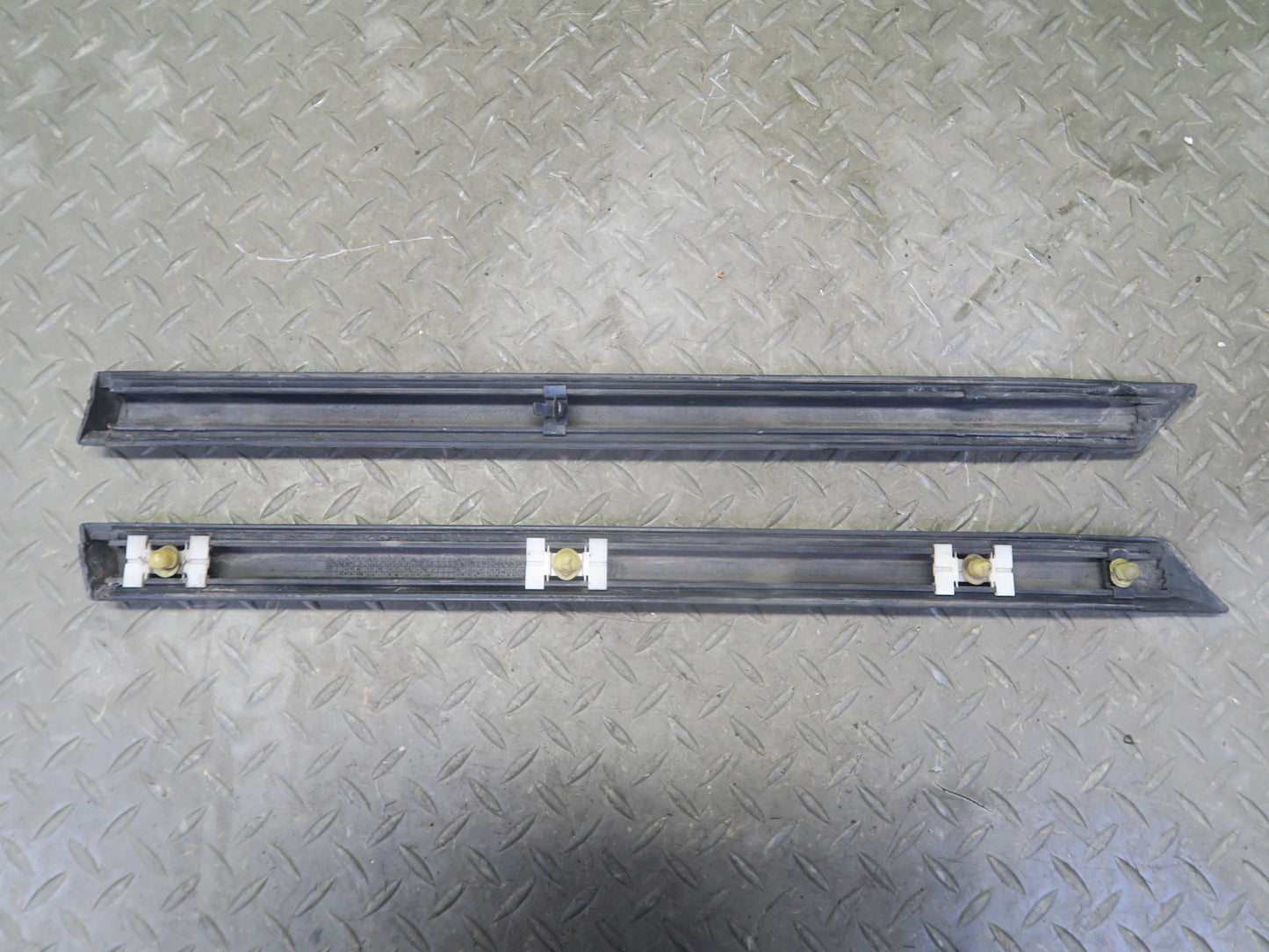 94-99 BMW E36 318iC Convertible Fender Door Rear Quarter Trim Molding Set OEM