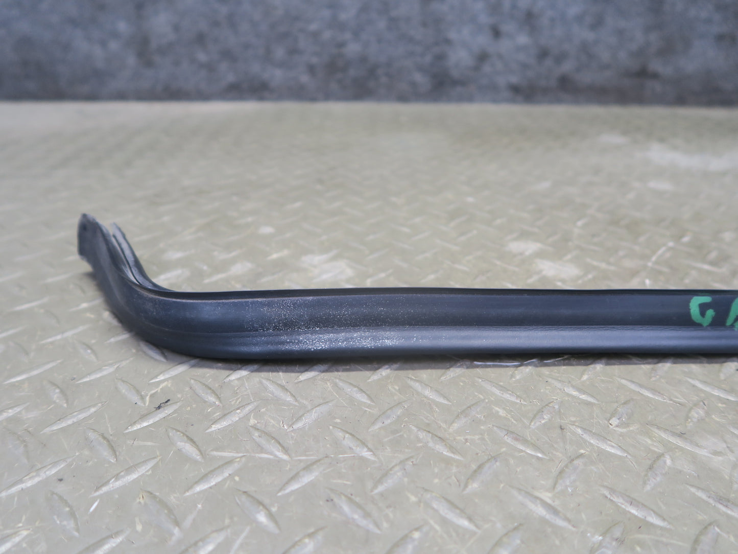 94-99 BMW E36 318iC Front Hood Weatherstrip Rubber Seal Gasket OEM