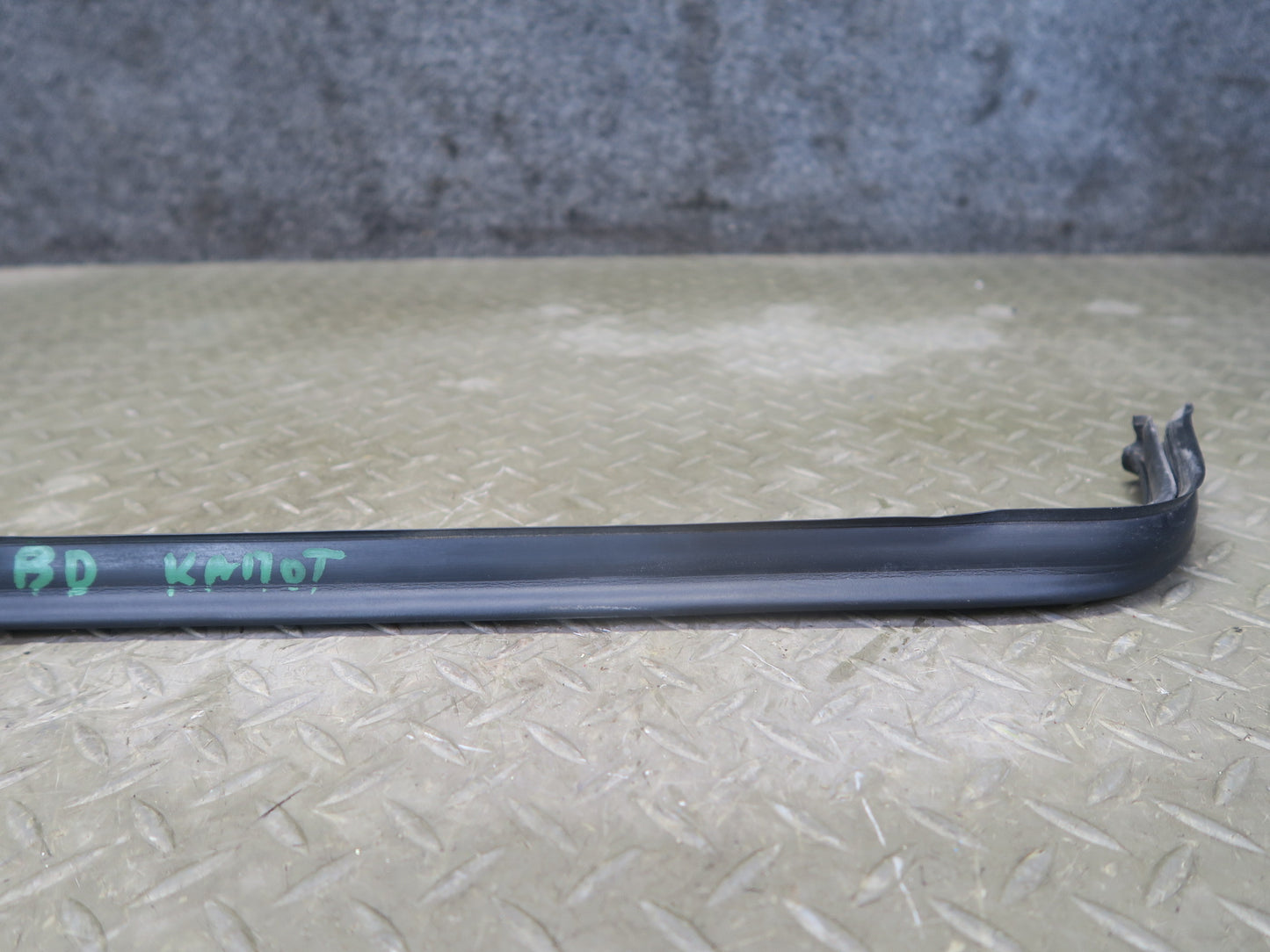 94-99 BMW E36 318iC Front Hood Weatherstrip Rubber Seal Gasket OEM