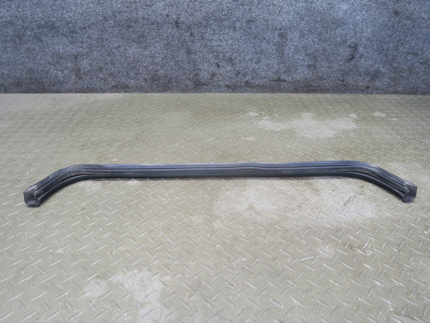 94-99 BMW E36 318iC Front Hood Weatherstrip Rubber Seal Gasket OEM