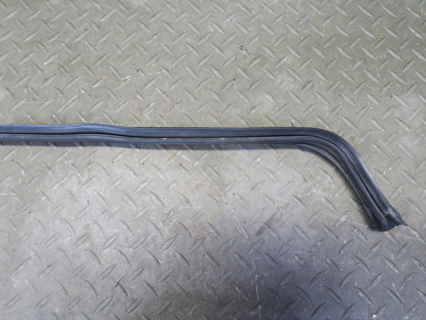 94-99 BMW E36 318iC Front Hood Weatherstrip Rubber Seal Gasket OEM