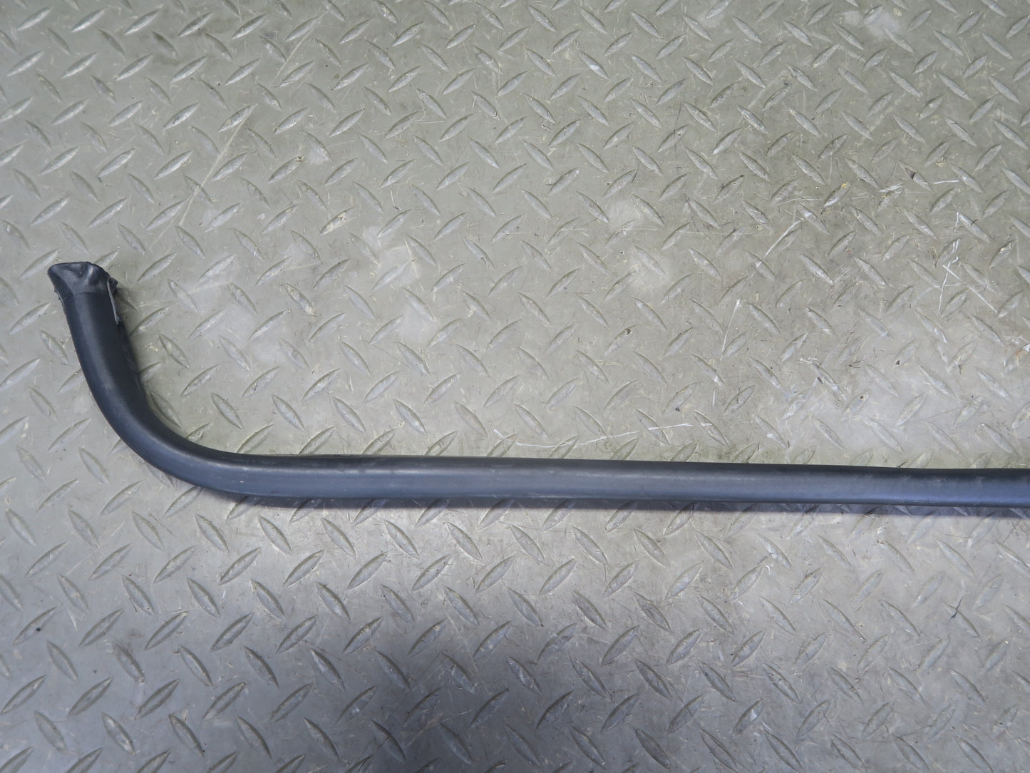 94-99 BMW E36 318iC Front Hood Weatherstrip Rubber Seal Gasket OEM