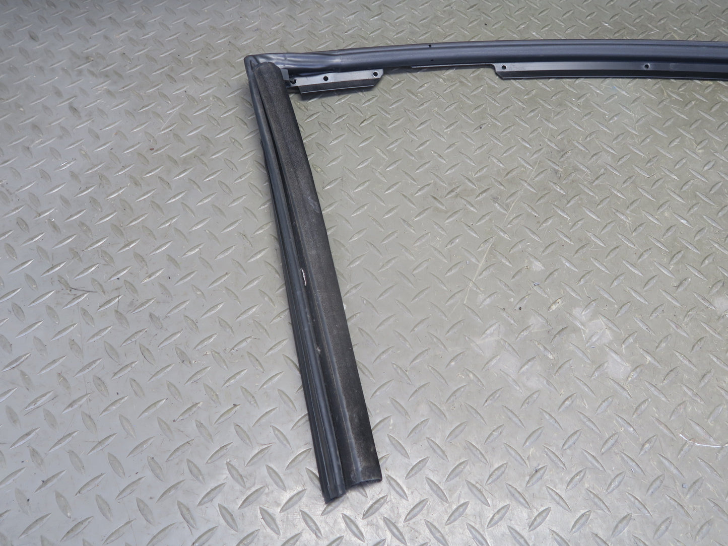 96-99 BMW E36 318iC Convertible TOP Roof Weatherstrip Rubber Seal Gasket OEM