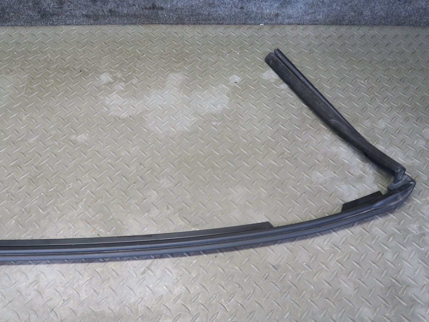 96-99 BMW E36 318iC Convertible TOP Roof Weatherstrip Rubber Seal Gasket OEM