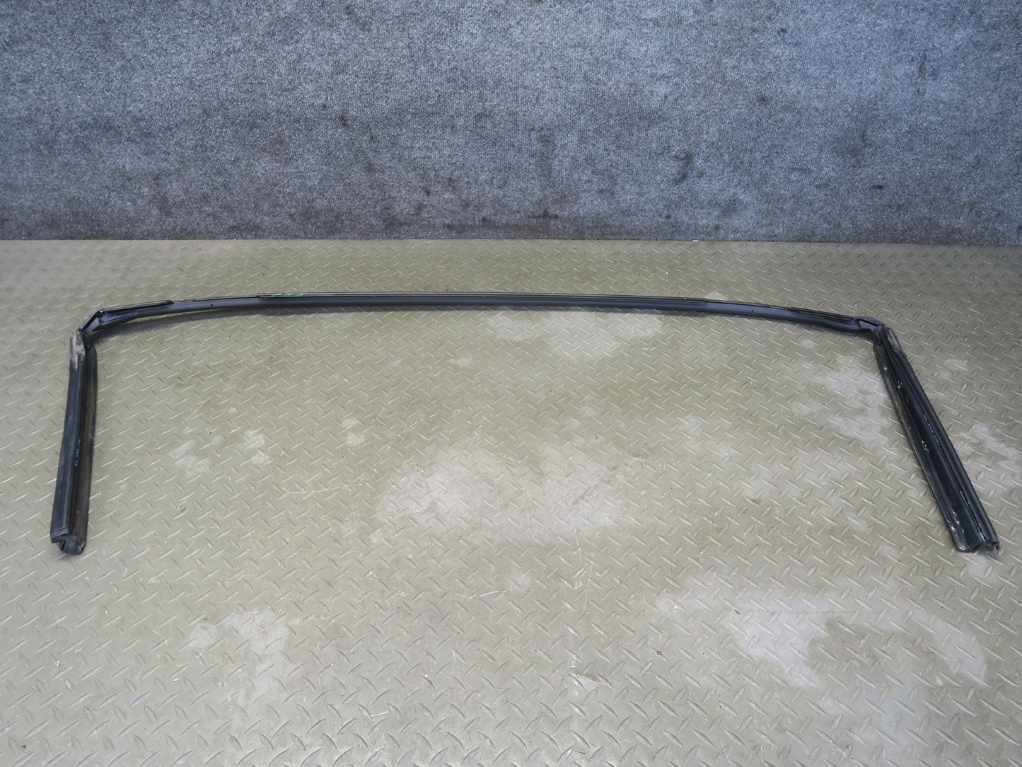 96-99 BMW E36 318iC Convertible TOP Roof Weatherstrip Rubber Seal Gasket OEM
