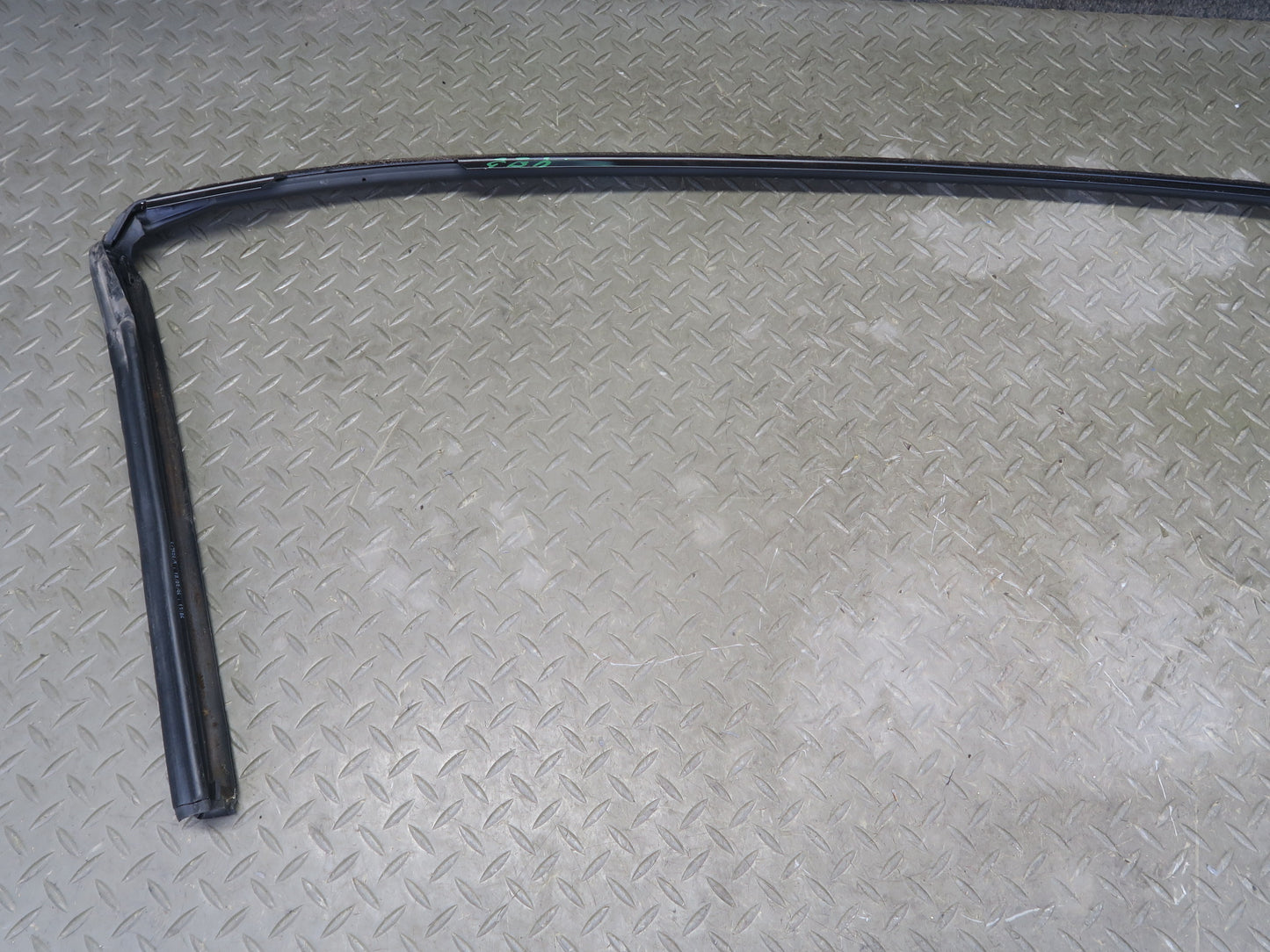 96-99 BMW E36 318iC Convertible TOP Roof Weatherstrip Rubber Seal Gasket OEM