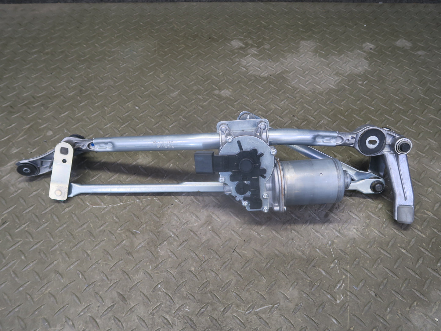 2007-2013 BMW E90 E92 E93 M3 Windshield Wiper Transmission Linkage W/ Motor