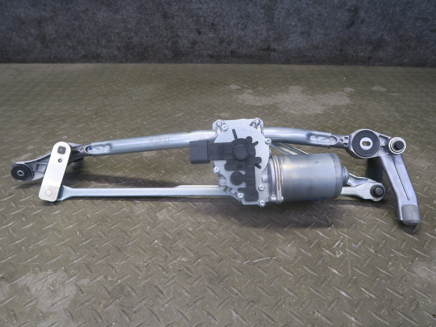 2007-2013 BMW E90 E92 E93 M3 Windshield Wiper Transmission Linkage W/ Motor