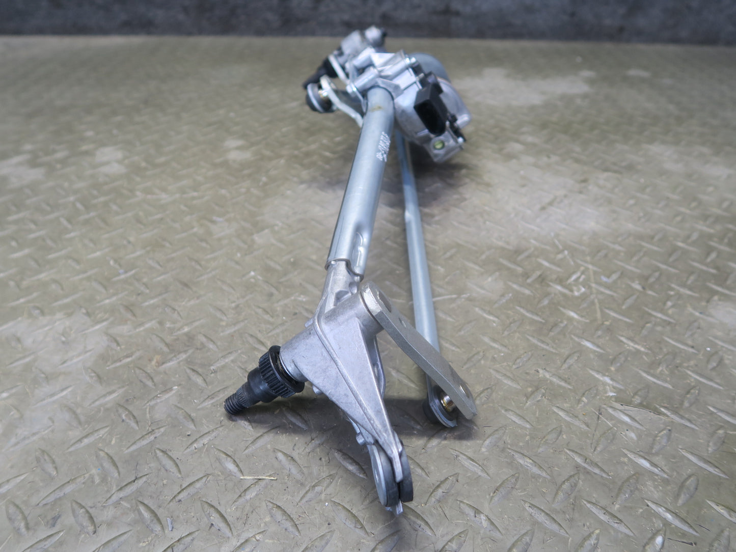 2007-2013 BMW E90 E92 E93 M3 Windshield Wiper Transmission Linkage W/ Motor