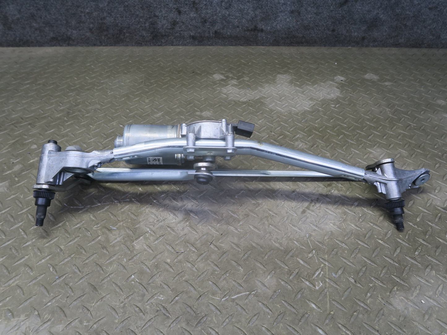 2007-2013 BMW E90 E92 E93 M3 Windshield Wiper Transmission Linkage W/ Motor