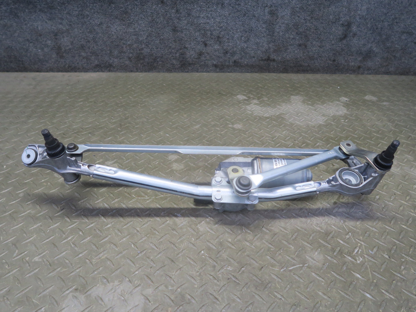 2007-2013 BMW E90 E92 E93 M3 Windshield Wiper Transmission Linkage W/ Motor