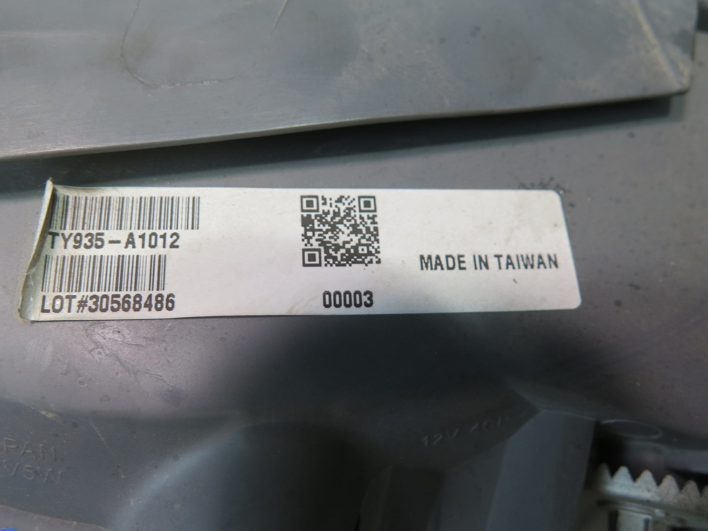 01-05 Lexus JCE10L IS300 Set of 2 Front Halogen Headlight Lamp Aftermarket