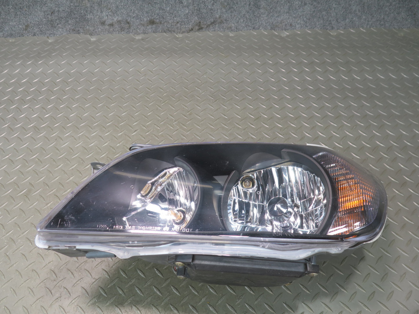 01-05 Lexus JCE10L IS300 Set of 2 Front Halogen Headlight Lamp Aftermarket