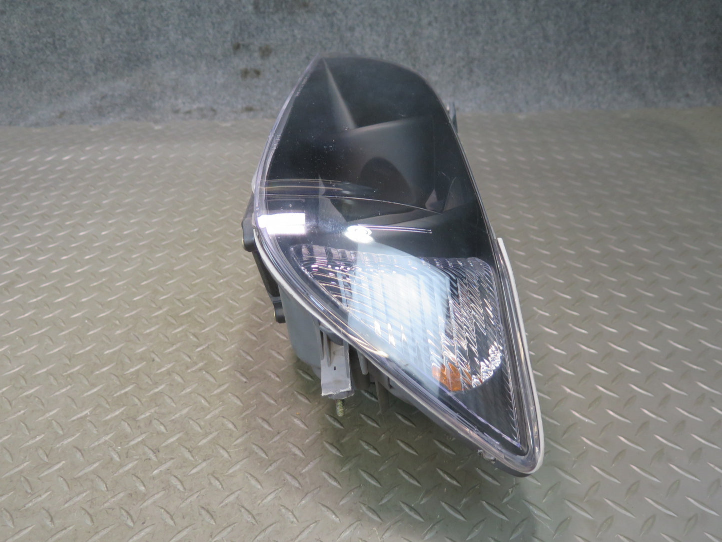 01-05 Lexus JCE10L IS300 Set of 2 Front Halogen Headlight Lamp Aftermarket