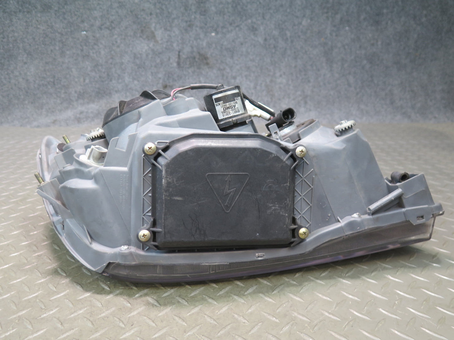 01-05 Lexus JCE10L IS300 Set of 2 Front Halogen Headlight Lamp Aftermarket