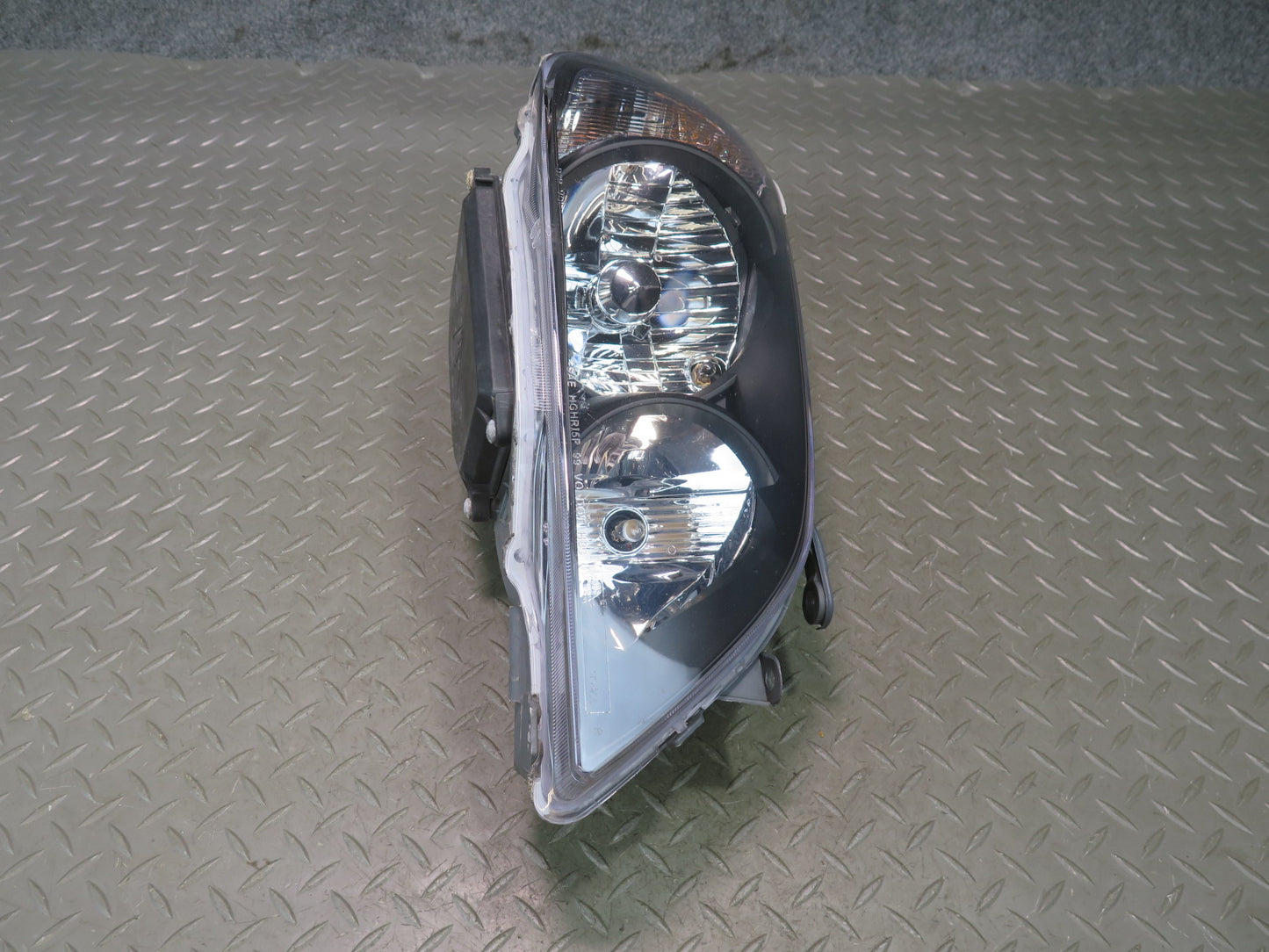 01-05 Lexus JCE10L IS300 Set of 2 Front Halogen Headlight Lamp Aftermarket