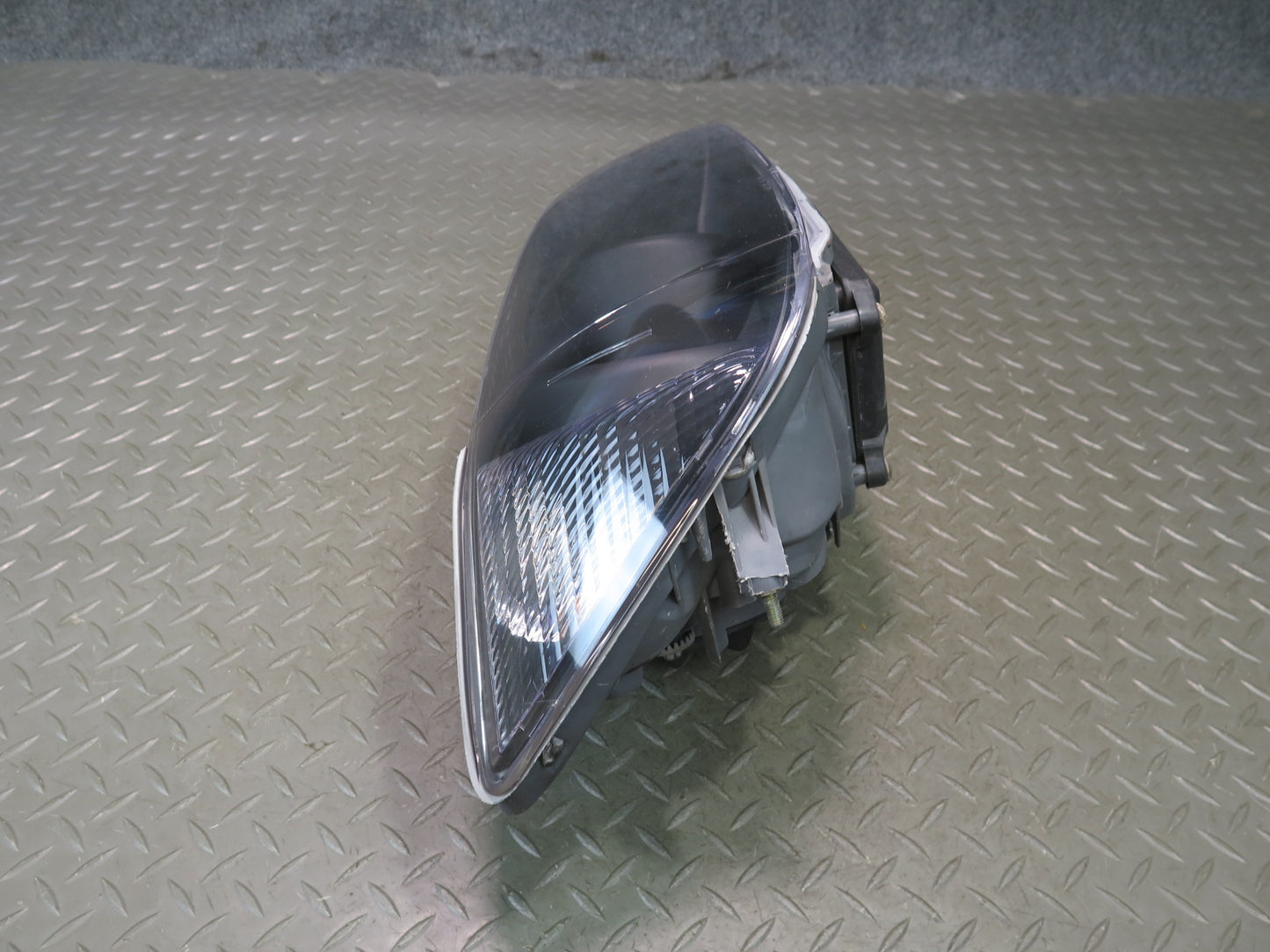 01-05 Lexus JCE10L IS300 Set of 2 Front Halogen Headlight Lamp Aftermarket