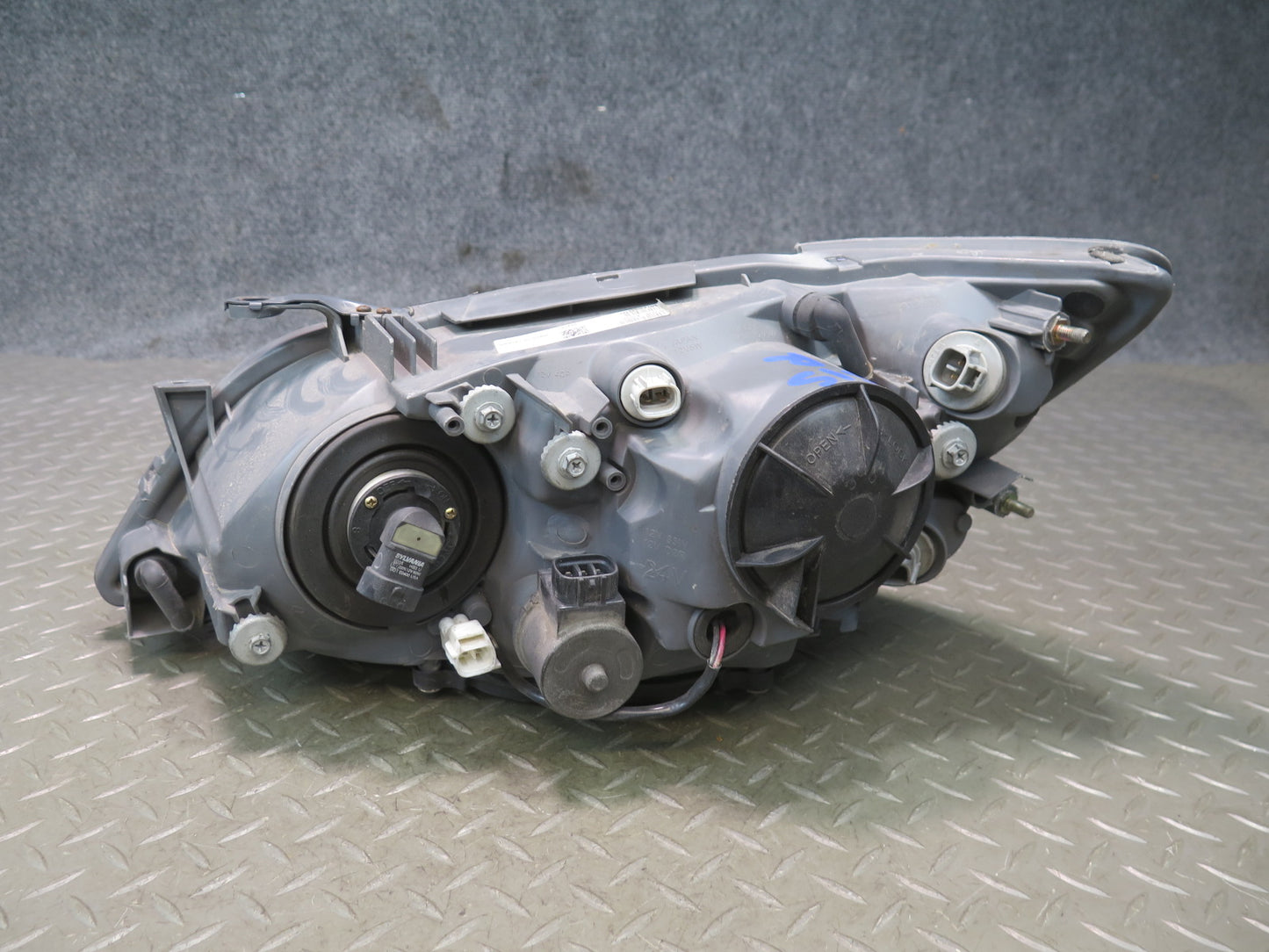 01-05 Lexus JCE10L IS300 Set of 2 Front Halogen Headlight Lamp Aftermarket