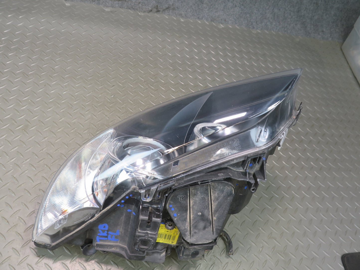 2008-2010 BMW E90 M3 Front Left BI Xenon Headlight Lamp w Ballast 7182507